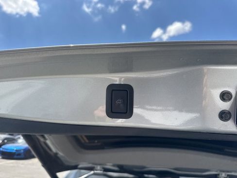 Used 2018 Toyota Highlander XLE image 32