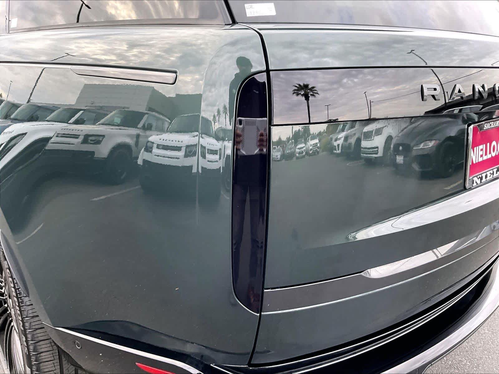Used 2025 Land Rover Range Rover SE AWD/4WD image 32