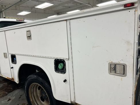 Used 2012 Ford F550 2WD Regular Cab Super Duty w/ Payload Upgrade Pkg image 24