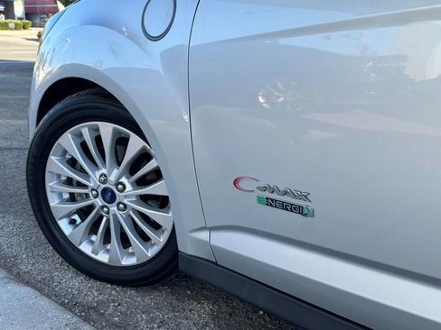 Used 2017 Ford C-MAX Energi SE w/ Equipment Group 402A FWD image 9