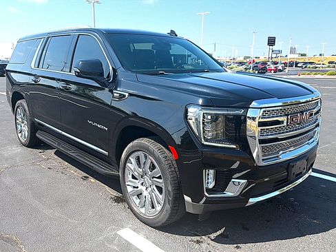 Used 2021 GMC Yukon XL SLT w/ SLT Premium Package RWD image 3