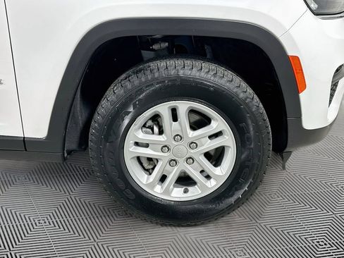 Used 2023 Jeep Grand Cherokee Laredo AWD/4WD image 20