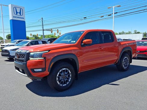 Used 2025 Nissan Frontier PRO-4X AWD/4WD image 3