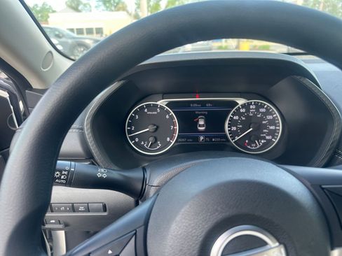 Used 2025 Nissan Sentra SV image 33