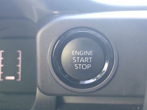 Used 2025 Toyota Tacoma SR5 image 31