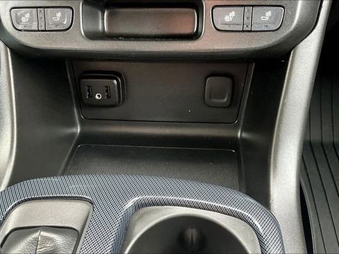 Used 2022 Chevrolet Colorado Z71 AWD/4WD image 16
