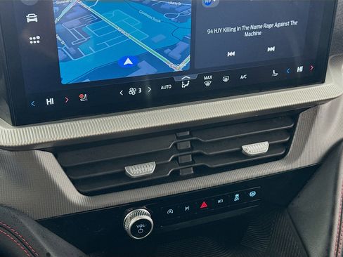 Used 2025 Ford Explorer ST-Line w/ ST-Line Street Pack image 17