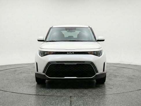 Used 2025 Kia Soul LX w/ LX Technology Package FWD image 2