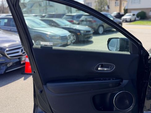 Used 2018 Honda HR-V EX image 16