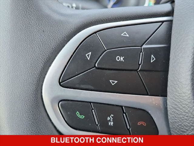 Certified 2025 Chrysler Pacifica Select FWD image 20