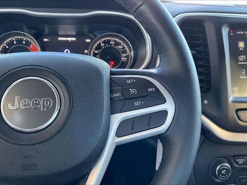 Used 2017 Jeep Cherokee Trailhawk w/ Cold Weather Group AWD/4WD image 24