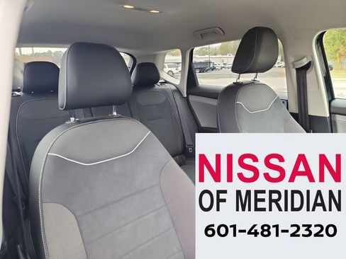 Used 2024 Volkswagen Taos SE image 14