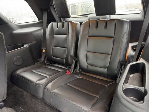Used 2017 Ford Explorer XLT w/ Equipment Group 202A image 8