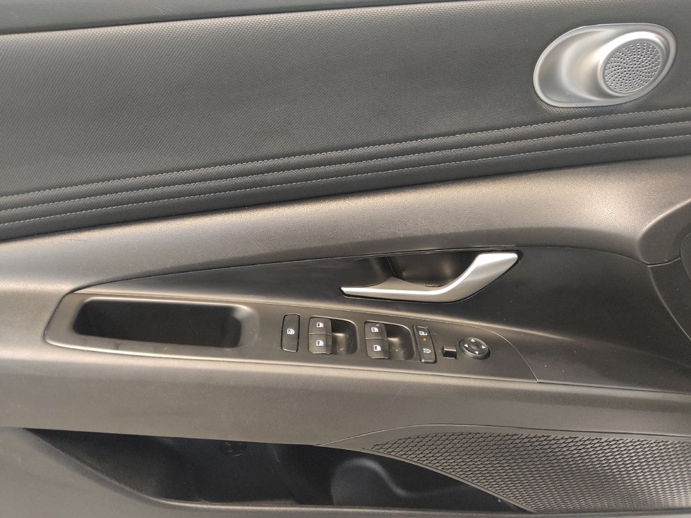 Used 2025 Hyundai Elantra Limited FWD image 27