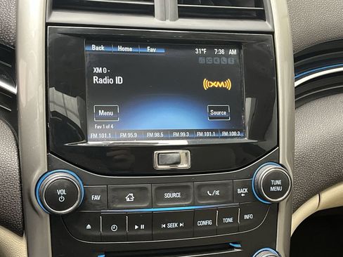 Used 2015 Chevrolet Malibu LT image 17