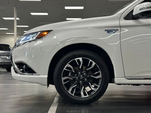 Used 2018 Mitsubishi Outlander GT AWD/4WD image 12