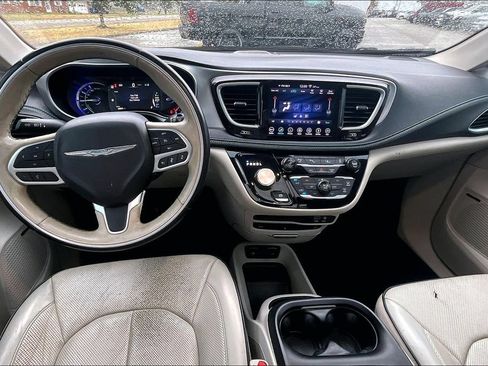 Used 2018 Chrysler Pacifica Limited w/ Advanced Safetytec Group FWD image 15
