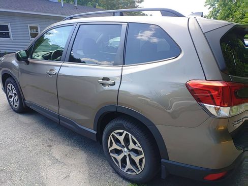 Used 2019 Subaru Forester Premium w/ All-Weather Package AWD/4WD image 4
