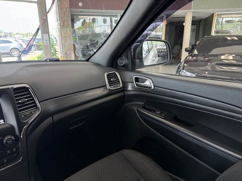 Used 2019 Jeep Grand Cherokee Laredo image 41