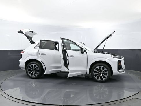 New 2026 Audi Q3 quattro 2.0T AWD/4WD image 31