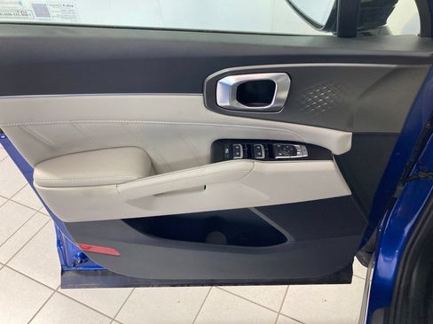 Used 2023 Kia Sorento SX AWD/4WD image 14