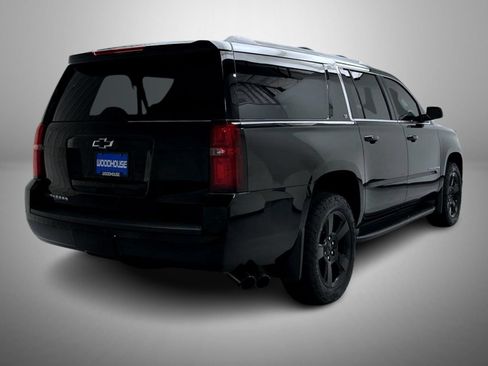 Used 2019 Chevrolet Suburban LT w/ Luxury Package AWD/4WD image 5