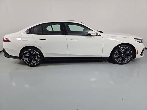 New 2026 BMW 530i xDrive w/ M Sport Package image 7