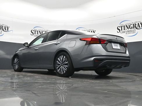 Used 2025 Nissan Altima 2.5 SV FWD image 30