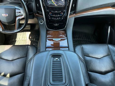 Used 2020 Cadillac Escalade ESV Premium Luxury AWD/4WD image 14
