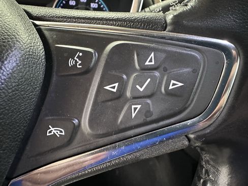 Used 2021 Chevrolet Equinox LT w/ Driver Convenience Package image 69