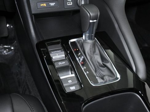 New 2025 Acura Integra image 19