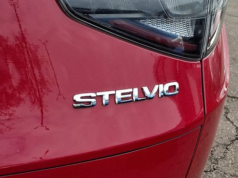 Used 2024 Alfa Romeo Stelvio Veloce image 31