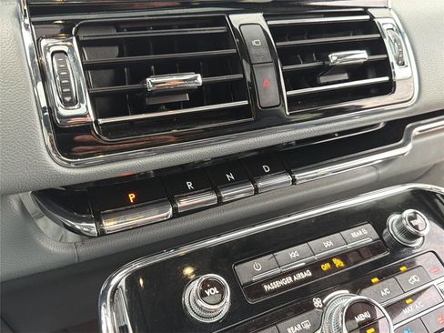 Used 2019 Lincoln Navigator Reserve AWD/4WD image 16