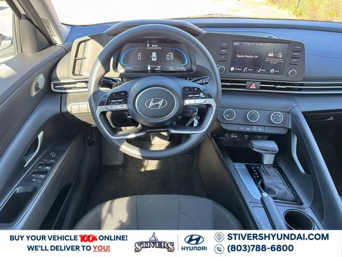 Certified 2025 Hyundai Elantra SE image 2