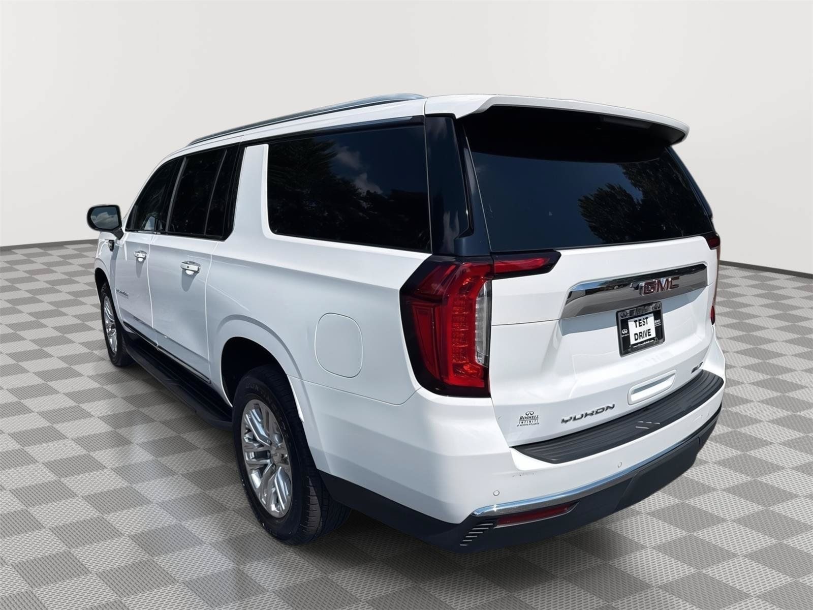 Used 2023 GMC Yukon XL SLT AWD/4WD image 8