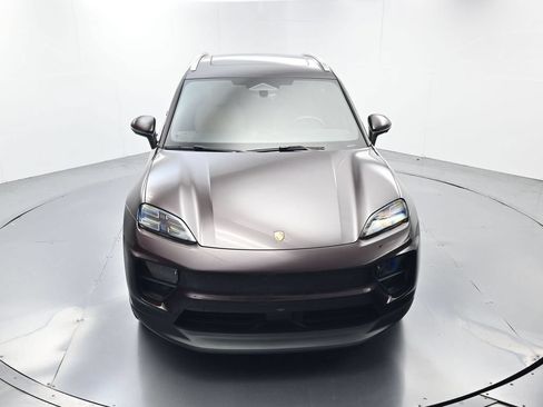 Certified 2025 Porsche Macan 4S Electric AWD/4WD image 45