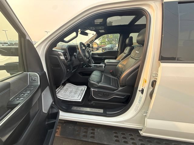 Used 2025 Ford F350 Platinum w/ Tremor Off-Road Package AWD/4WD image 9