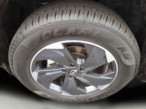 Certified 2025 Nissan Rogue SV AWD/4WD image 9