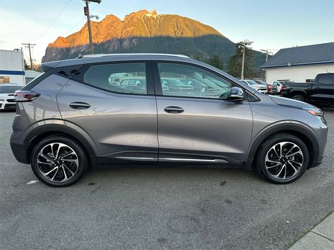 Used 2023 Chevrolet Bolt EUV Premier w/ Sun & Sound Package image 5