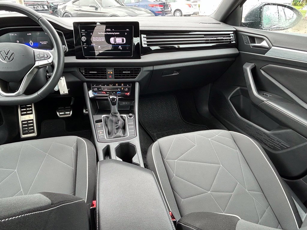 Used 2026 Volkswagen Jetta SE FWD image 11