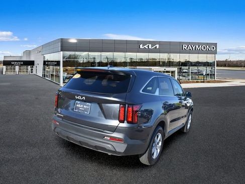 Used 2023 Kia Sorento LX FWD image 3