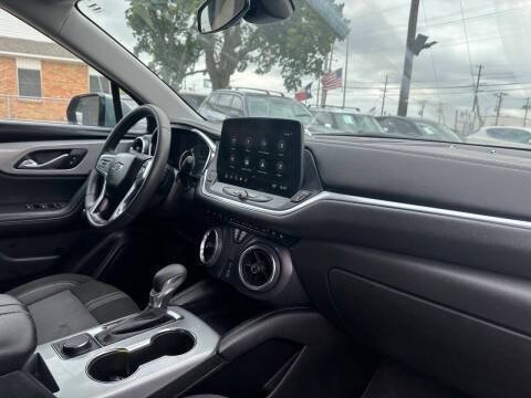 Used 2025 Chevrolet Blazer LT FWD image 13