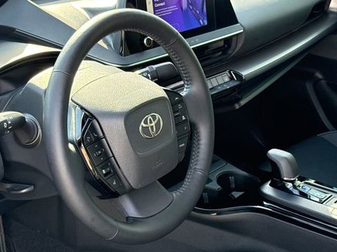Used 2024 Toyota Prius XLE FWD image 18