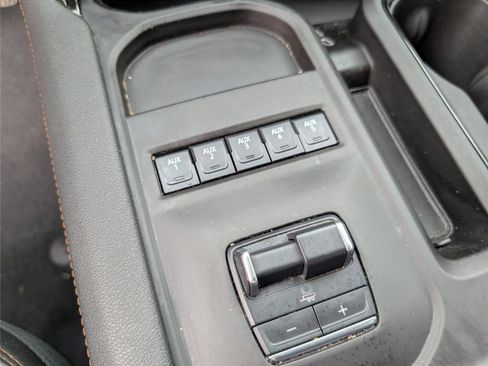 Used 2025 GMC Sierra 2500 AT4 w/ AT4 Premium Plus Package image 23