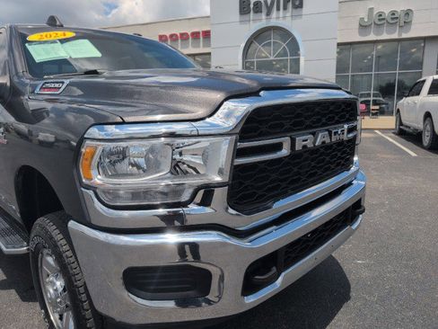 Used 2024 RAM 2500 Tradesman w/ Chrome Appearance Group AWD/4WD image 11