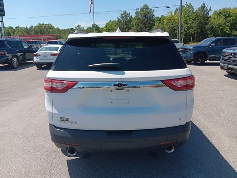 Used 2020 Chevrolet Traverse LT w/ LT Premium Package FWD image 4