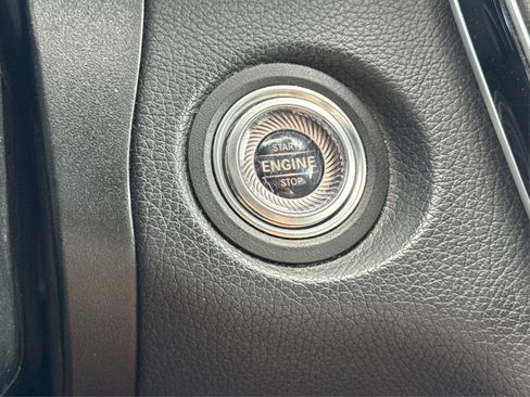 Used 2020 Mercedes-Benz GLC 300 4MATIC image 31