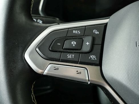 Certified 2023 Volkswagen Tiguan SE w/ Panoramic Sunroof Package image 13