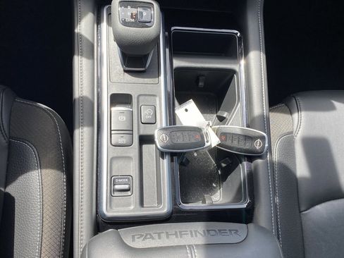 Used 2024 Nissan Pathfinder SL w/ SL Premium Package image 16