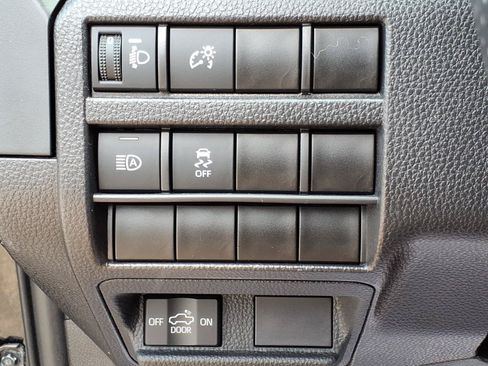 Used 2024 Toyota Tacoma SR AWD/4WD image 15